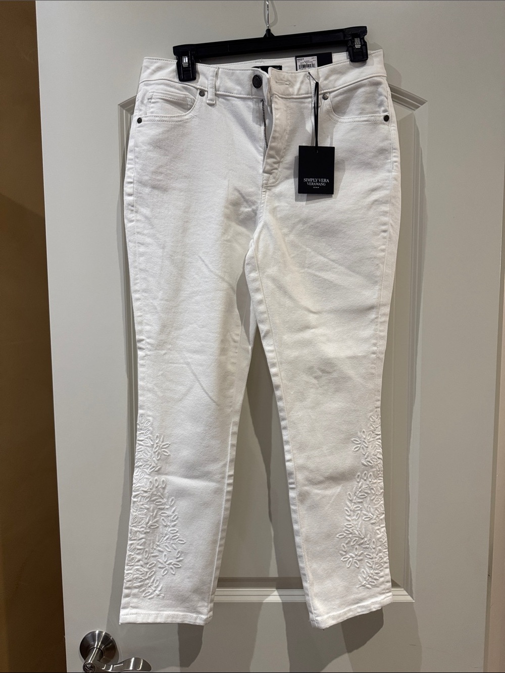 Simply Vera Vera Wang White High Rise Crop, size 6, Embroidered Ankle Jeans NWT